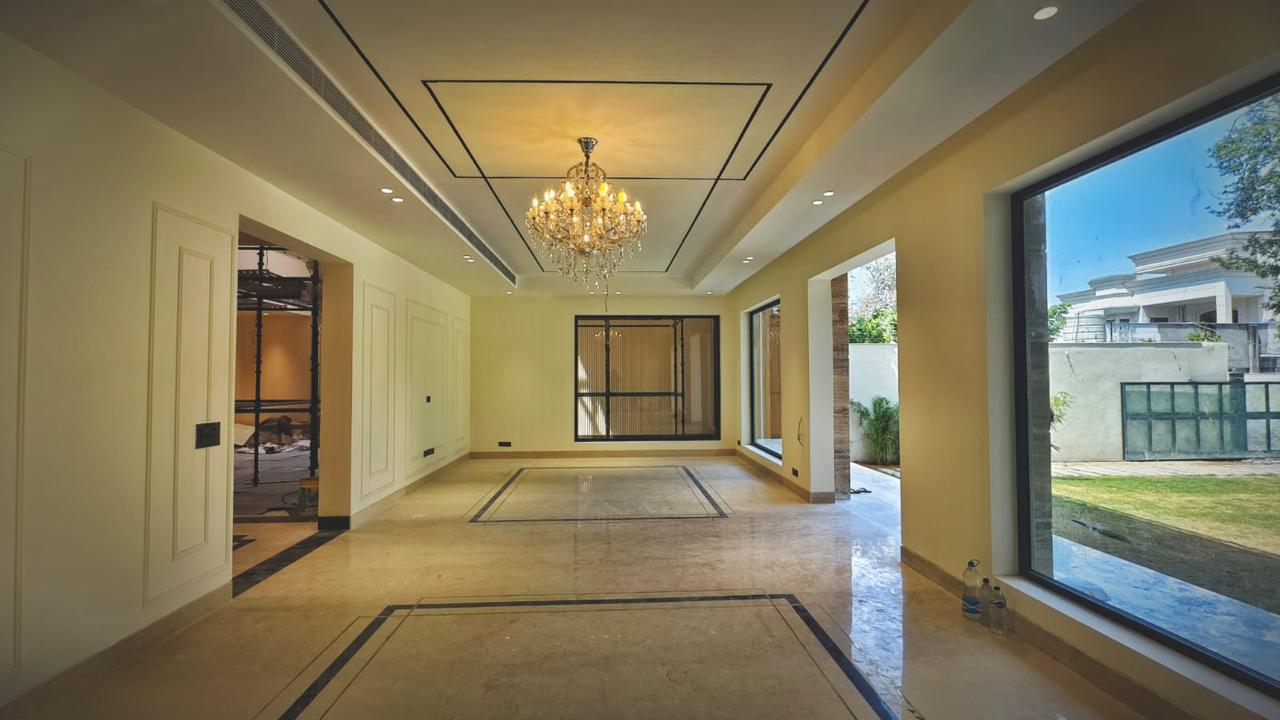 Luxury 5BHK Villa in Dera Mandi Farms, Delhi –