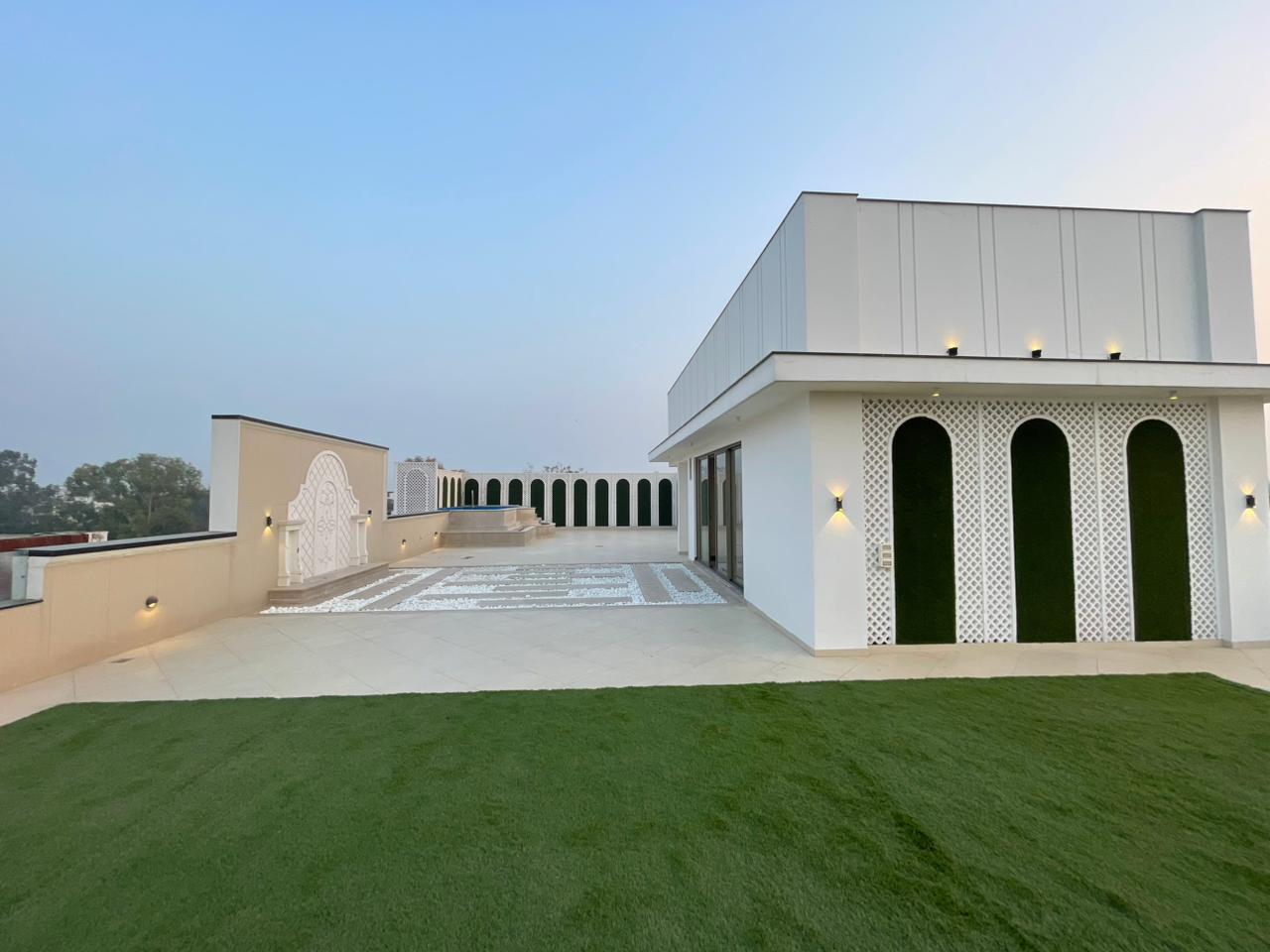 Anand Lok | 800 Sq. Yards | 3rd Floor with Private Terrace