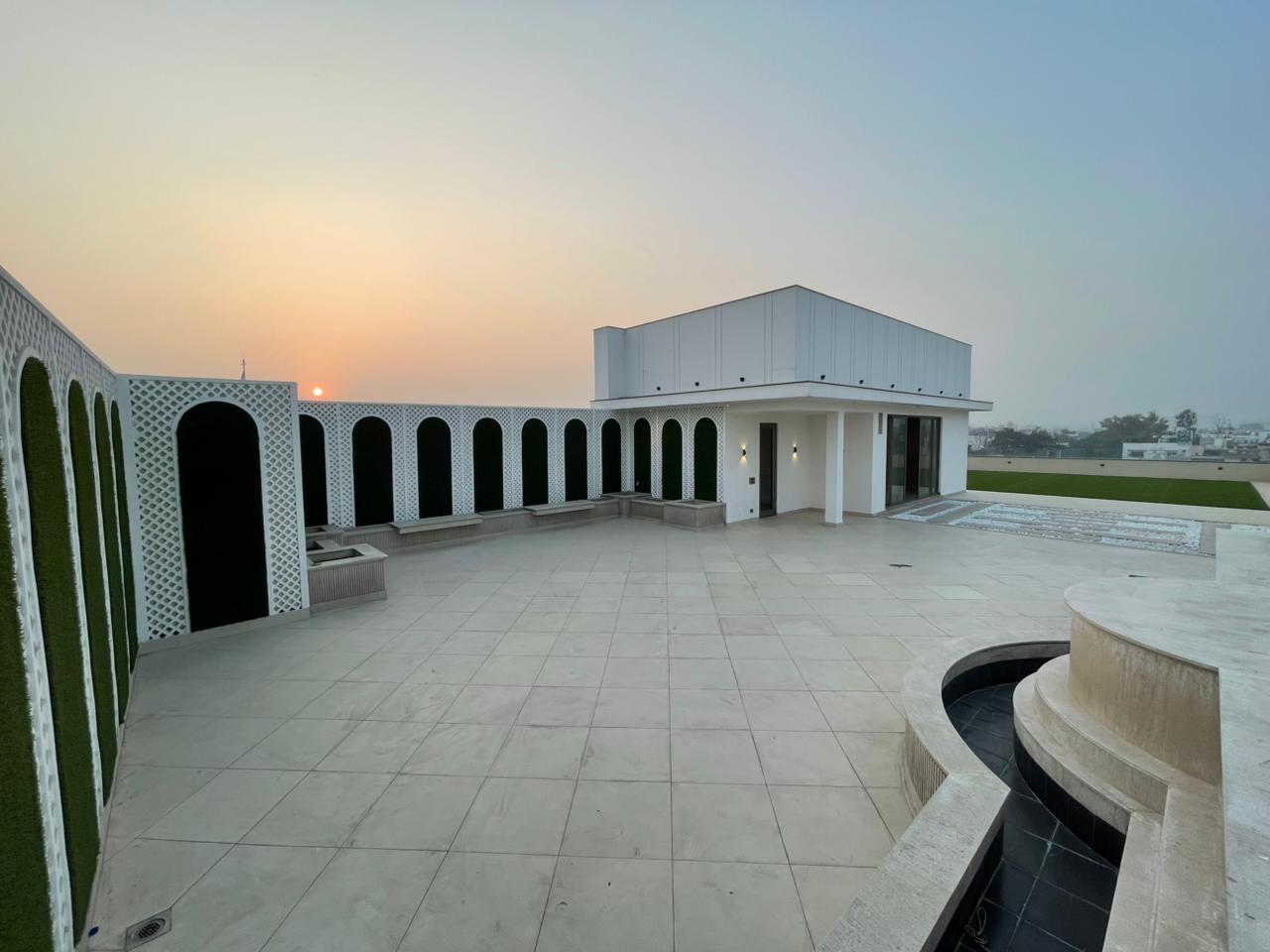 Anand Lok | 800 Sq. Yards | 3rd Floor with Private Terrace