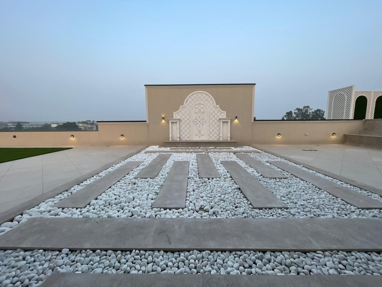 Anand Lok | 800 Sq. Yards | 3rd Floor with Private Terrace