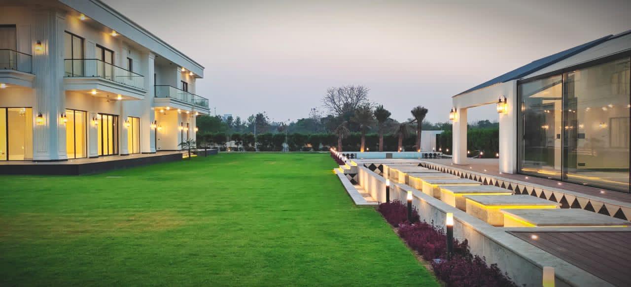 1 Acre Luxury Farmhouse for Sale in Dera Mandi, South Delhi