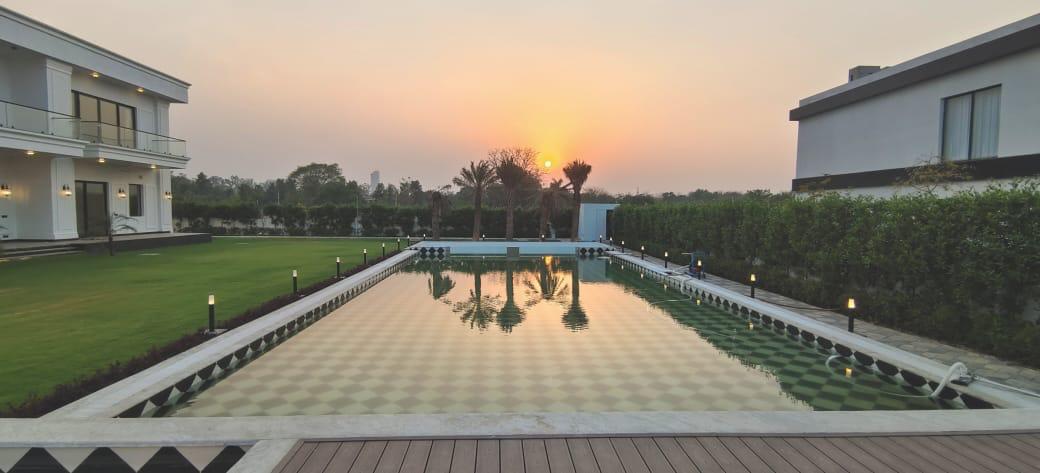 1 Acre Luxury Farmhouse for Sale in Dera Mandi, South Delhi