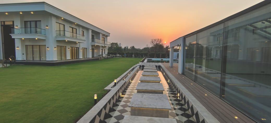 1 Acre Luxury Farmhouse for Sale in Dera Mandi, South Delhi