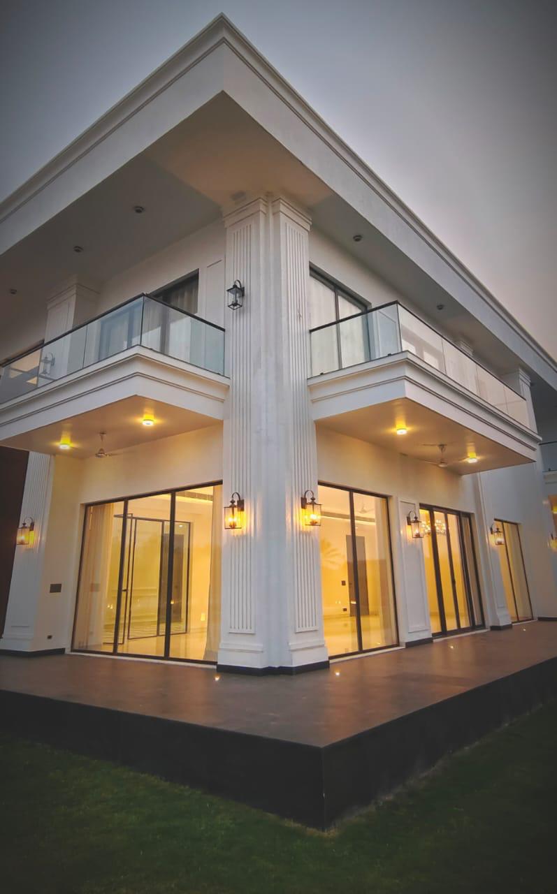 1 Acre Luxury Farmhouse for Sale in Dera Mandi, South Delhi