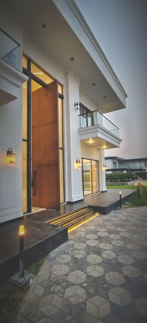 1 Acre Luxury Farmhouse for Sale in Dera Mandi, South Delhi