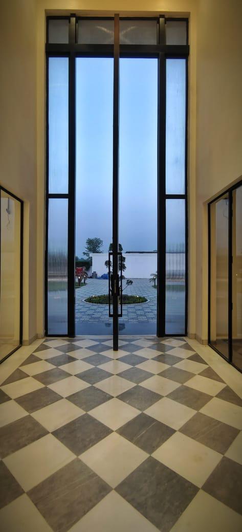 1 Acre Luxury Farmhouse for Sale in Dera Mandi, South Delhi