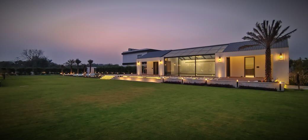 1 Acre Luxury Farmhouse for Sale in Dera Mandi, South Delhi